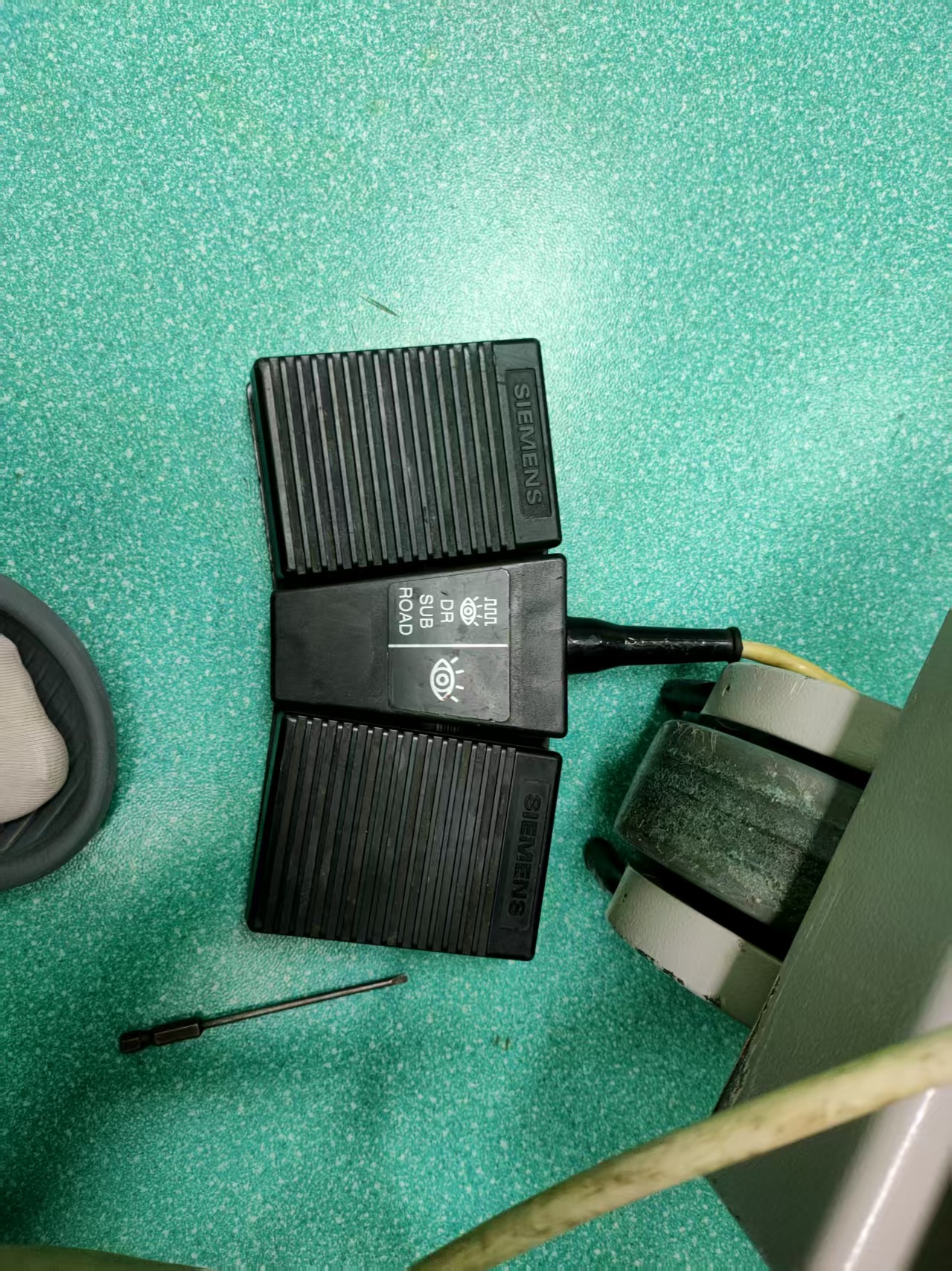 西门子C臂机械脚踏开关改造遥控开关